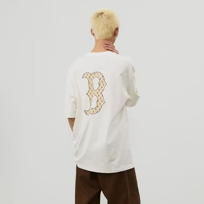 MLB BOSTON KHAKI MONOGRAM PRINTED LOGO WHITE TEE