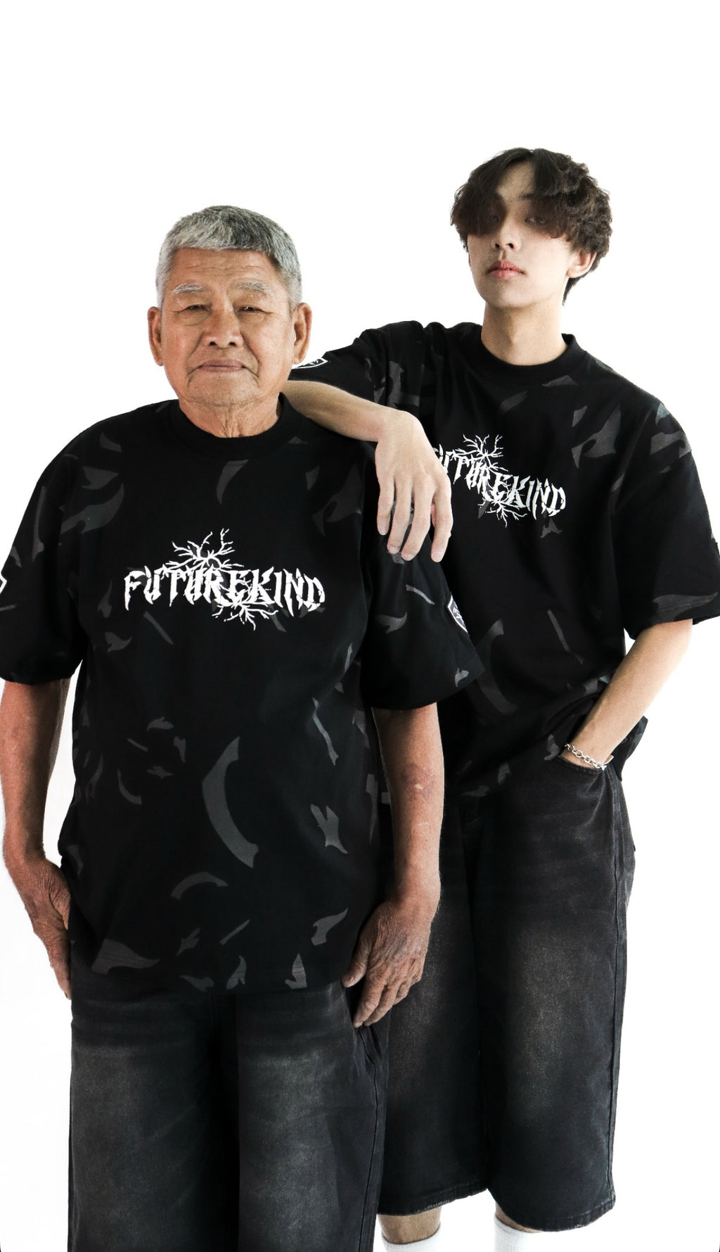 FUTURE KIND TIME CRACK DOUBLE BADGE BLACK TEE