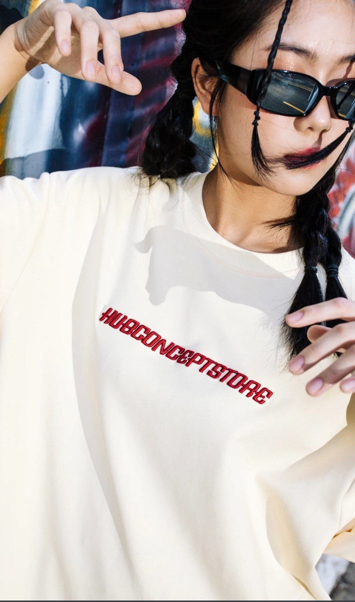 ESSENTIAL EMBROIDERY HUBCO TEE CREAM