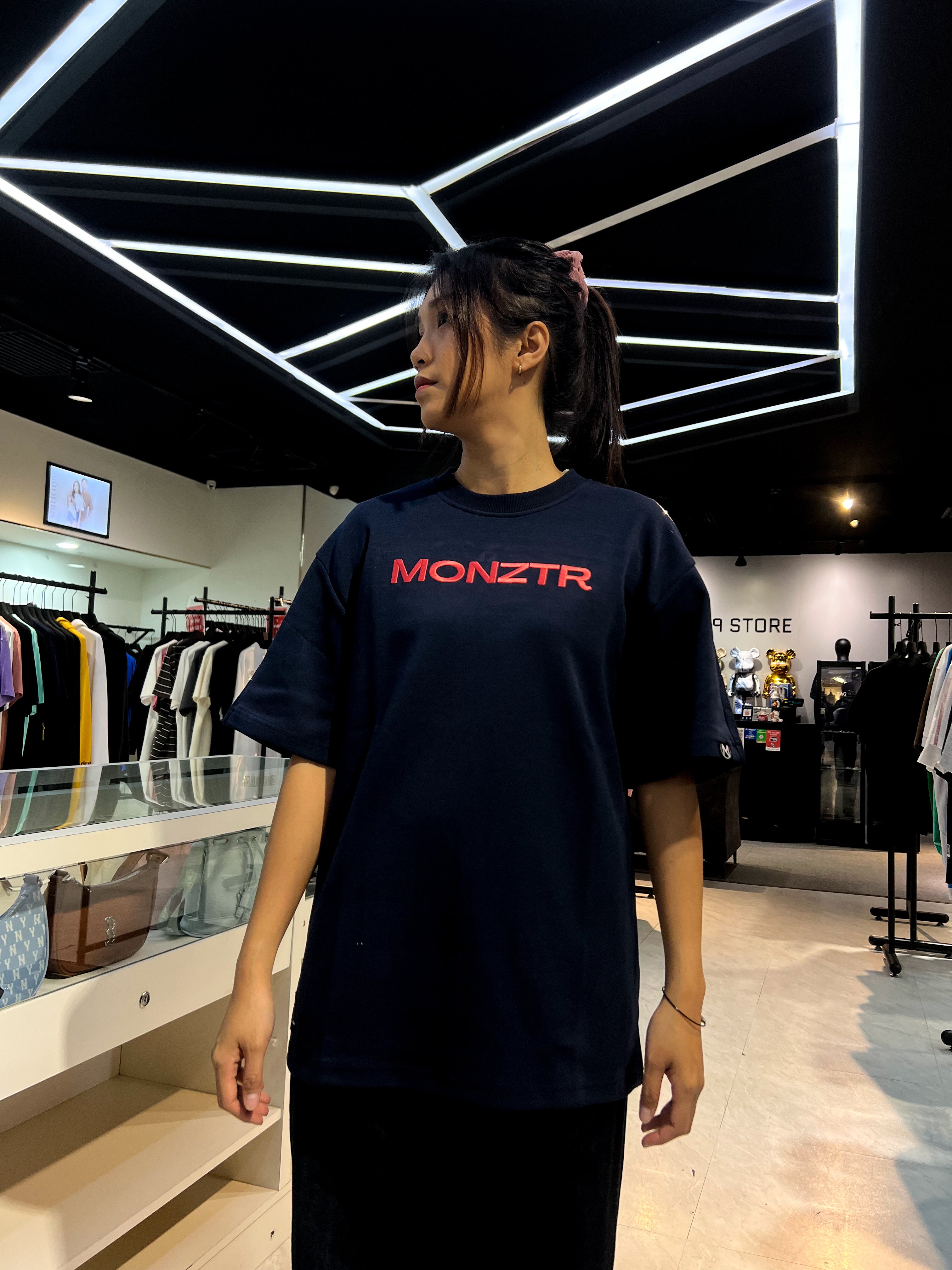 MONZTR ESSENTIAL STRAP TEE NAVY BLUE/OREN