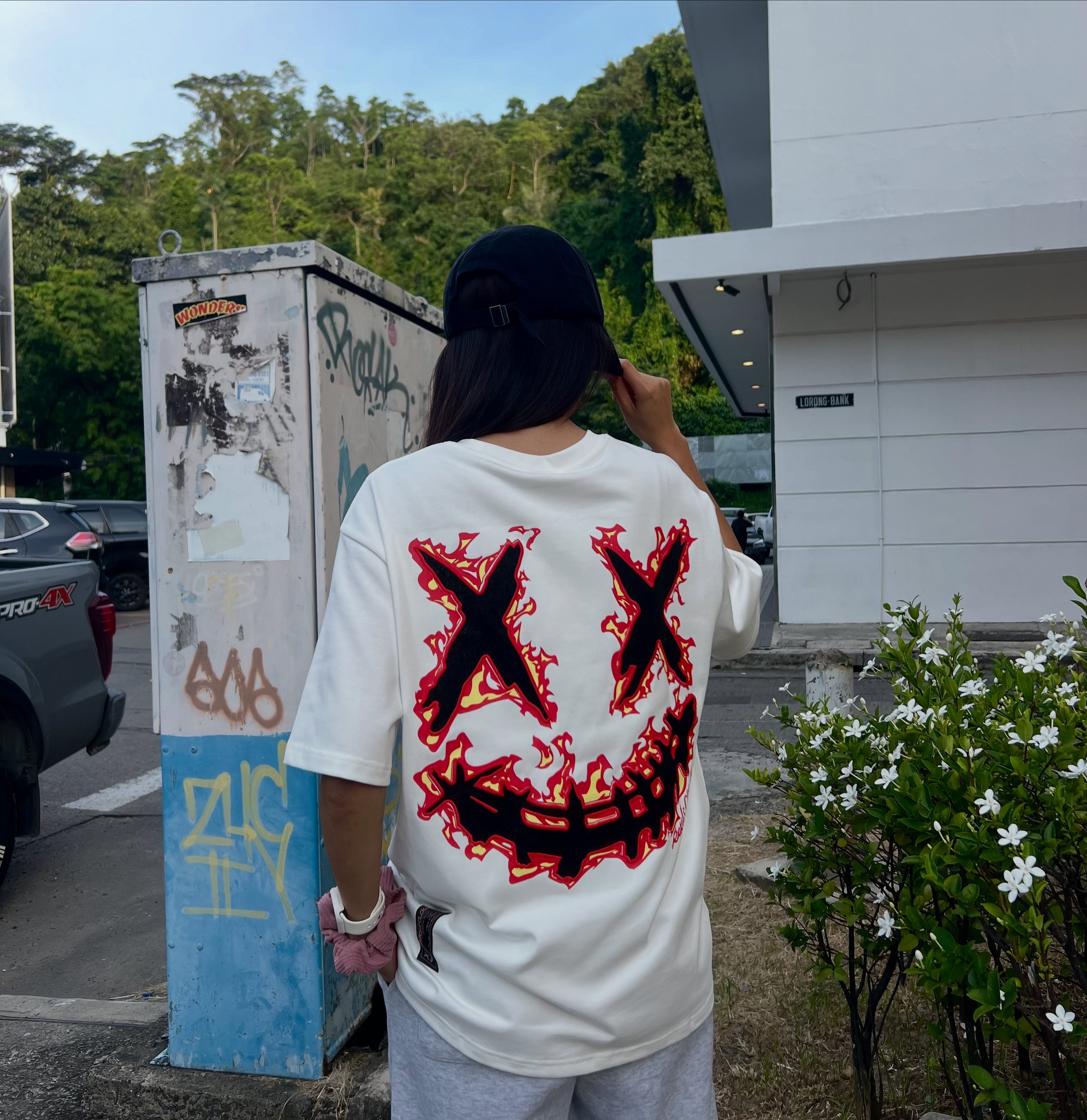 RICKYISCLOWN ORANGE FLAMES EMBROIDERY WHITE TEE