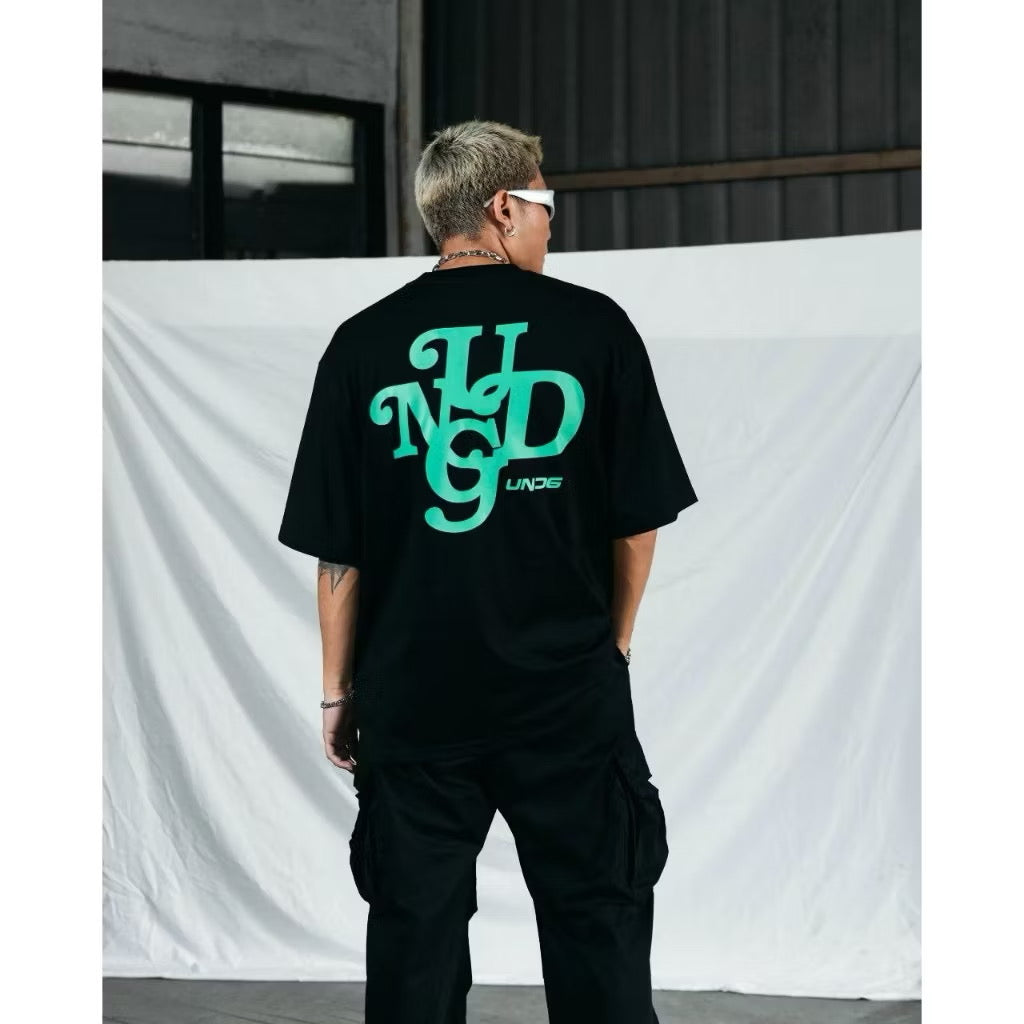 UNDG MONOGRAM BASIC TEE BLACK/GREEN LOGO