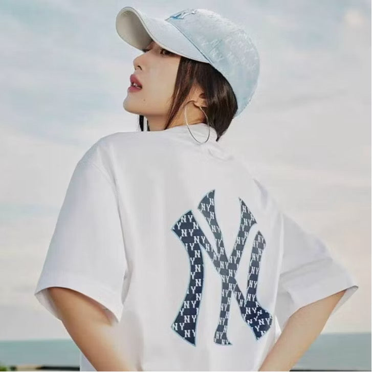 MLB NY DARK BLUE MONOGRAM LOGO WHITE TEE
