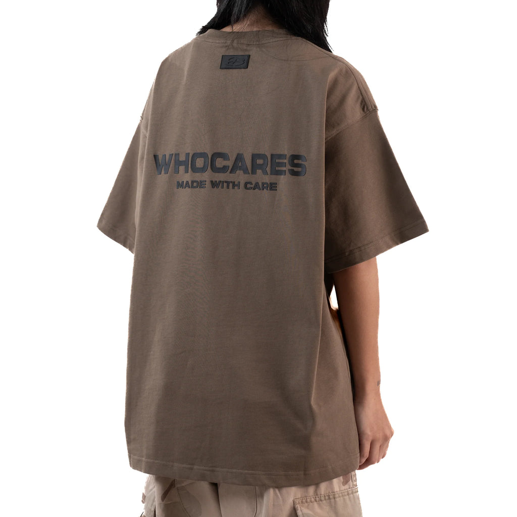 WHOCARES ESSENTIAL LOGO TEE BROWN