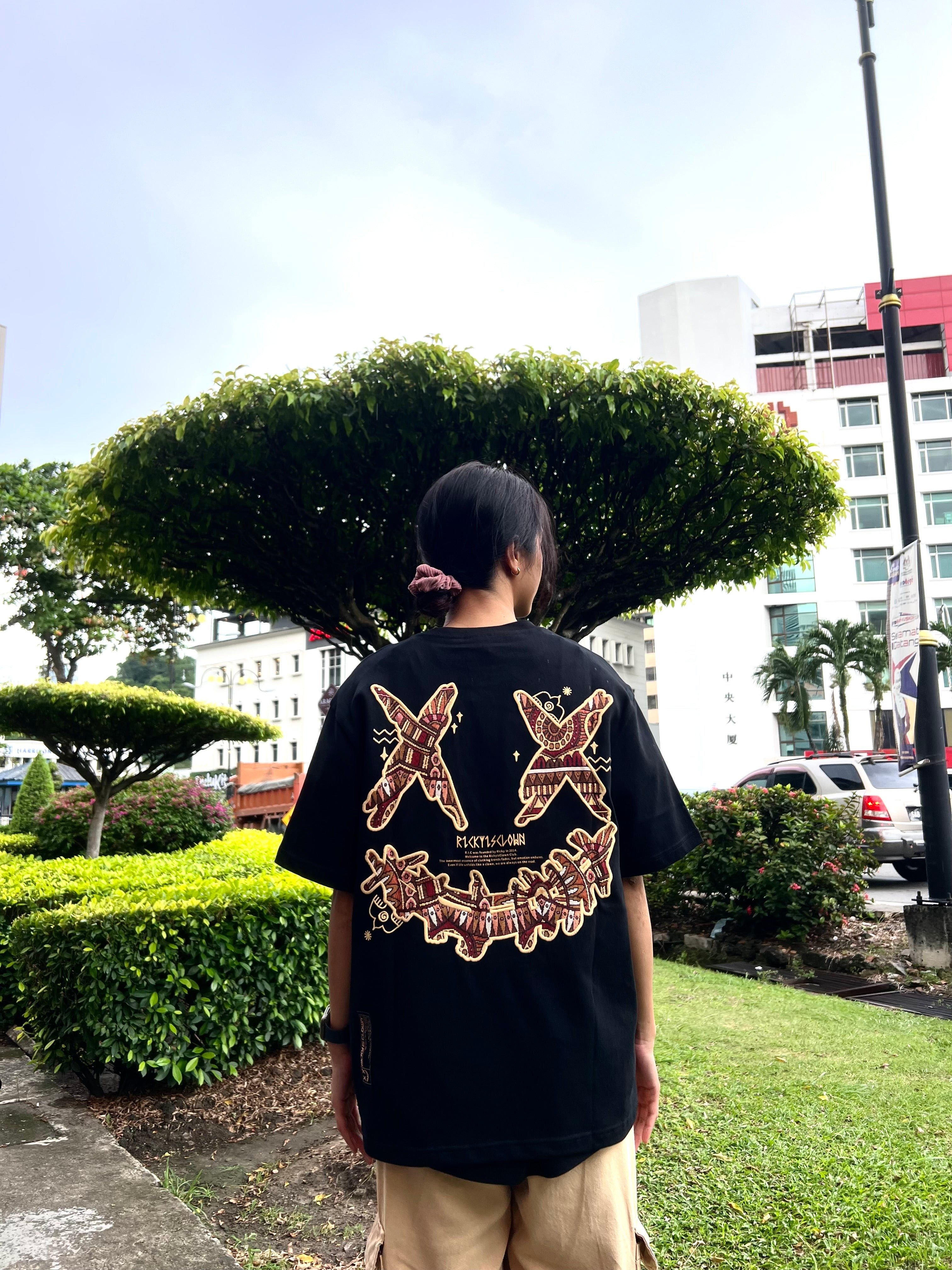 RICKYISCLOWN BROWN BOHO EMBROIDERY BLACK TEE
