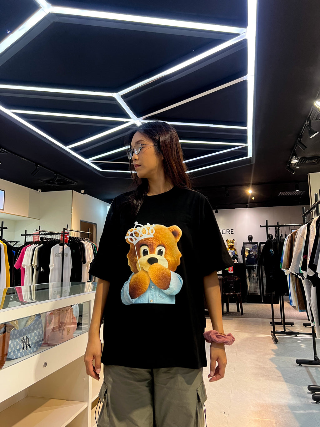 ADLV BEAR BABY FACE TIARA BLACK TEE