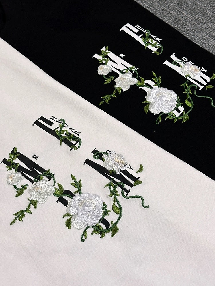MEDM ENJOY YOUR LIFE WHITE FLOWER EMBROIDERY WHITE TEE