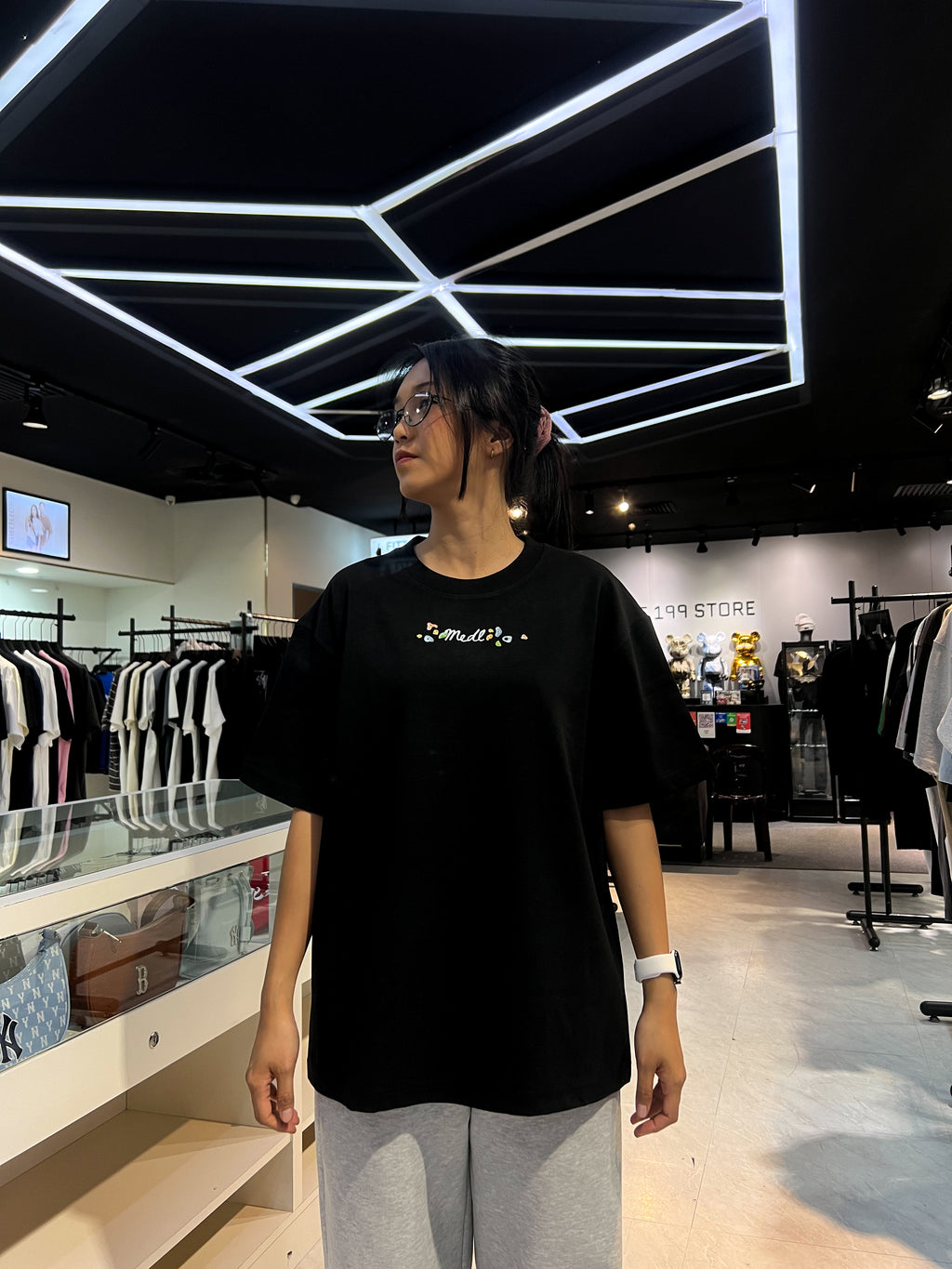 MEDL PAIR OF SHOES TEE BLACK