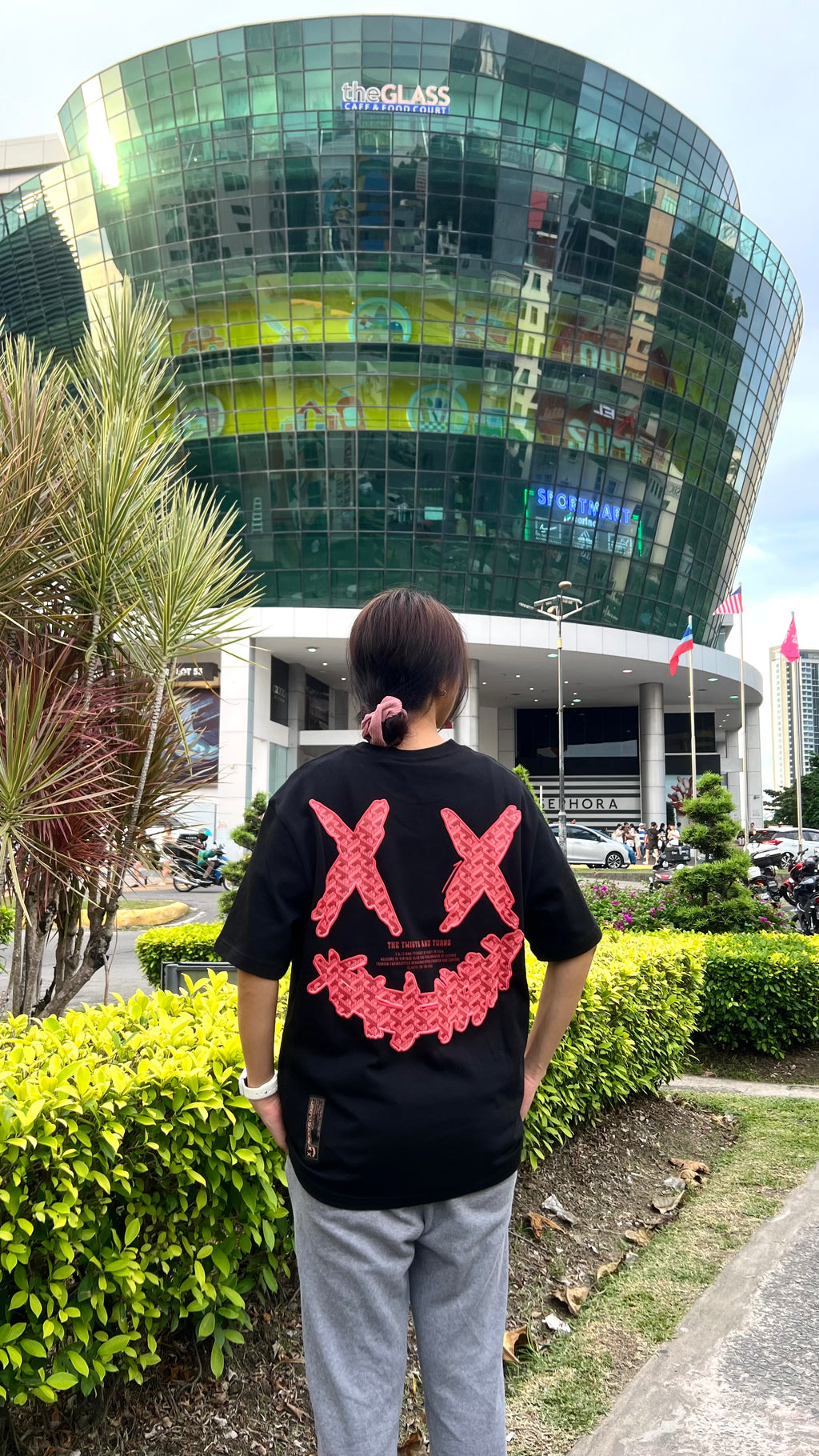 RICKYISCLOWN TWIST AND TURNS BLACK TEE