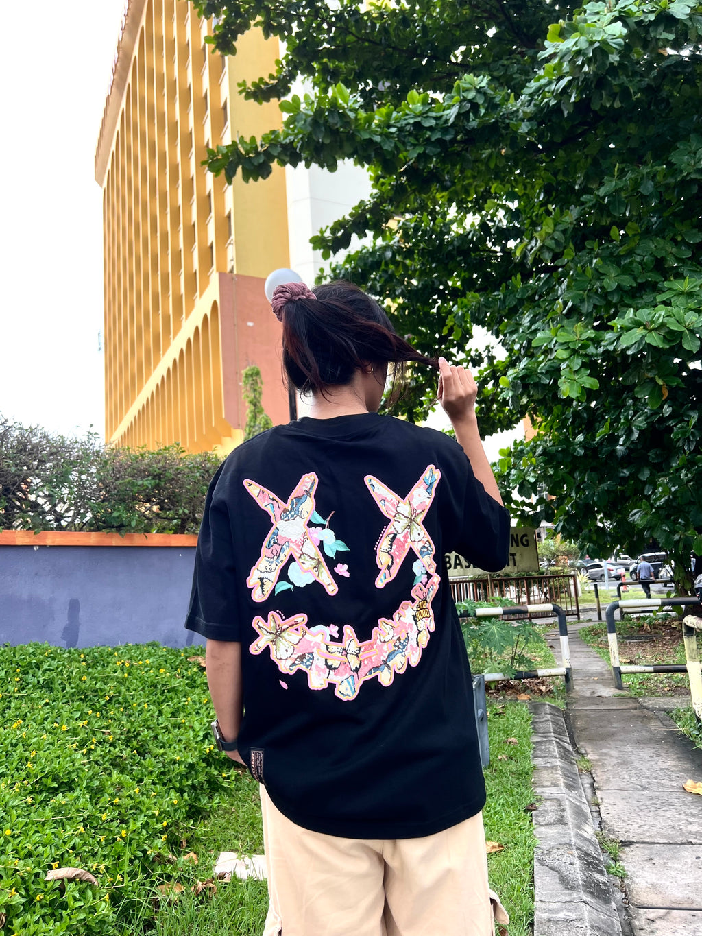 RICKYISCLOWN PINK EMBROIDERY BUTTERFLY LOGO BLACK T SHIRT