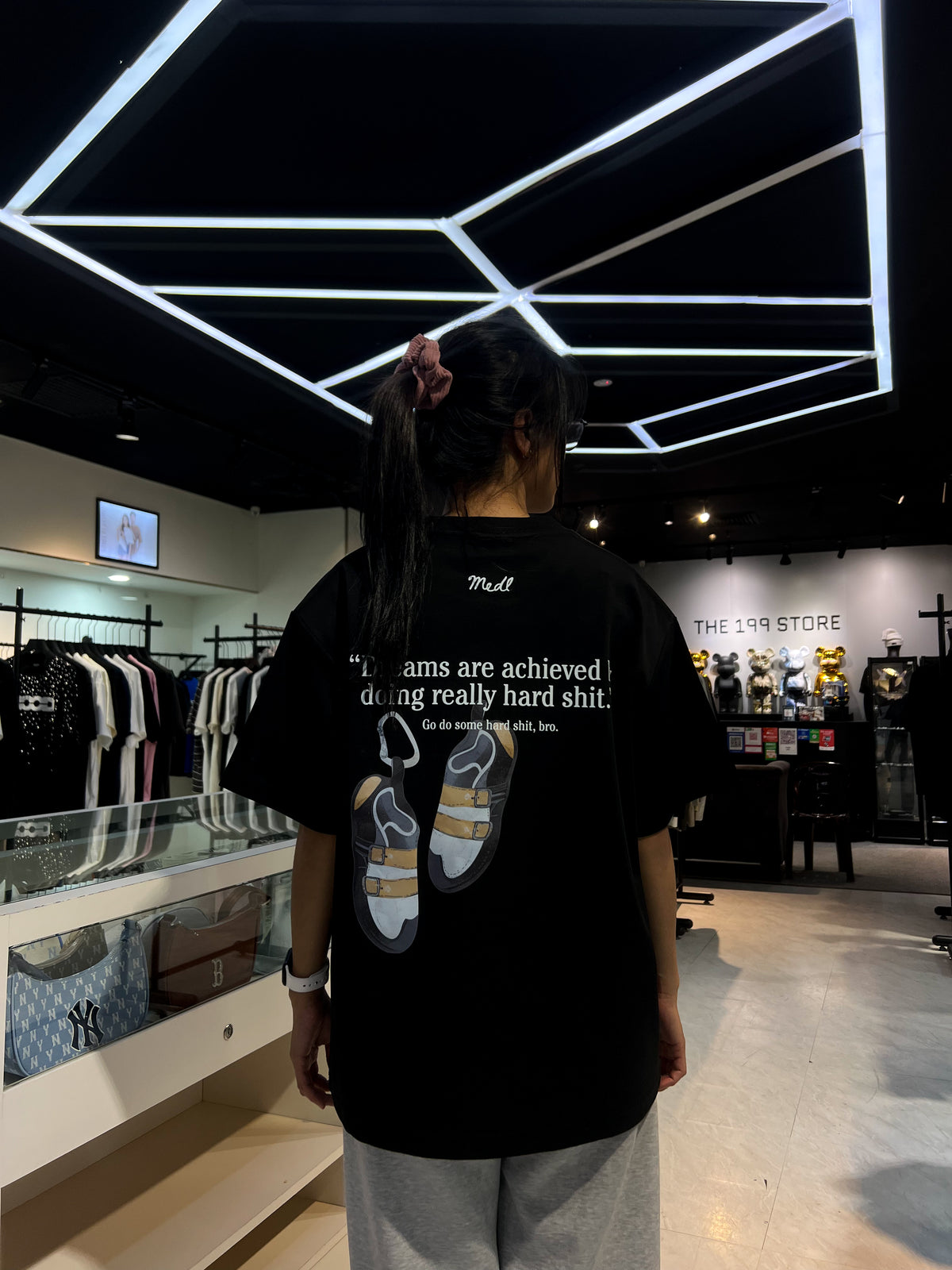 MEDL PAIR OF SHOES TEE BLACK