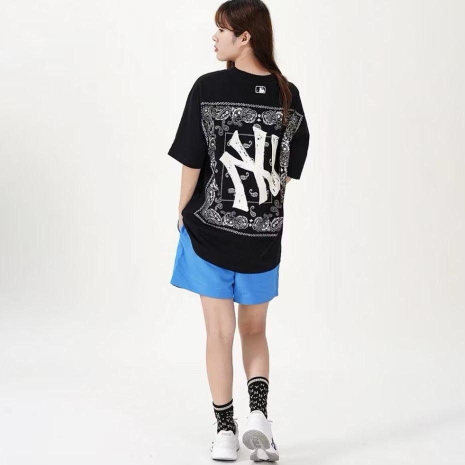 MLB SQUARE MONOGRAM WHITE LOGO BLACK TEE