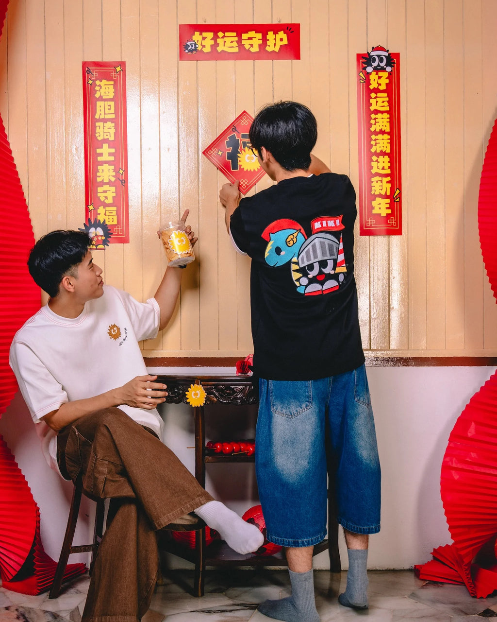 KEYNOTE KNIGHTY KIKI TEE BLACK