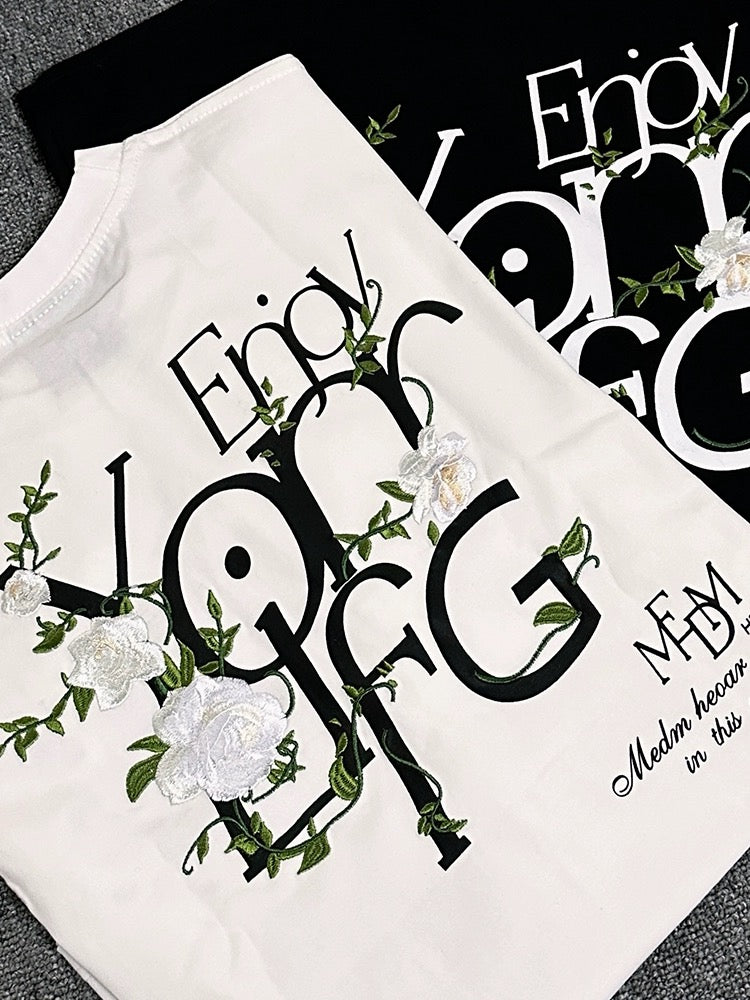 MEDM ENJOY YOUR LIFE WHITE FLOWER EMBROIDERY WHITE TEE