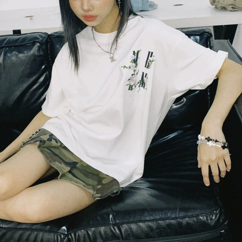 MEDM ENJOY YOUR LIFE WHITE FLOWER EMBROIDERY WHITE TEE