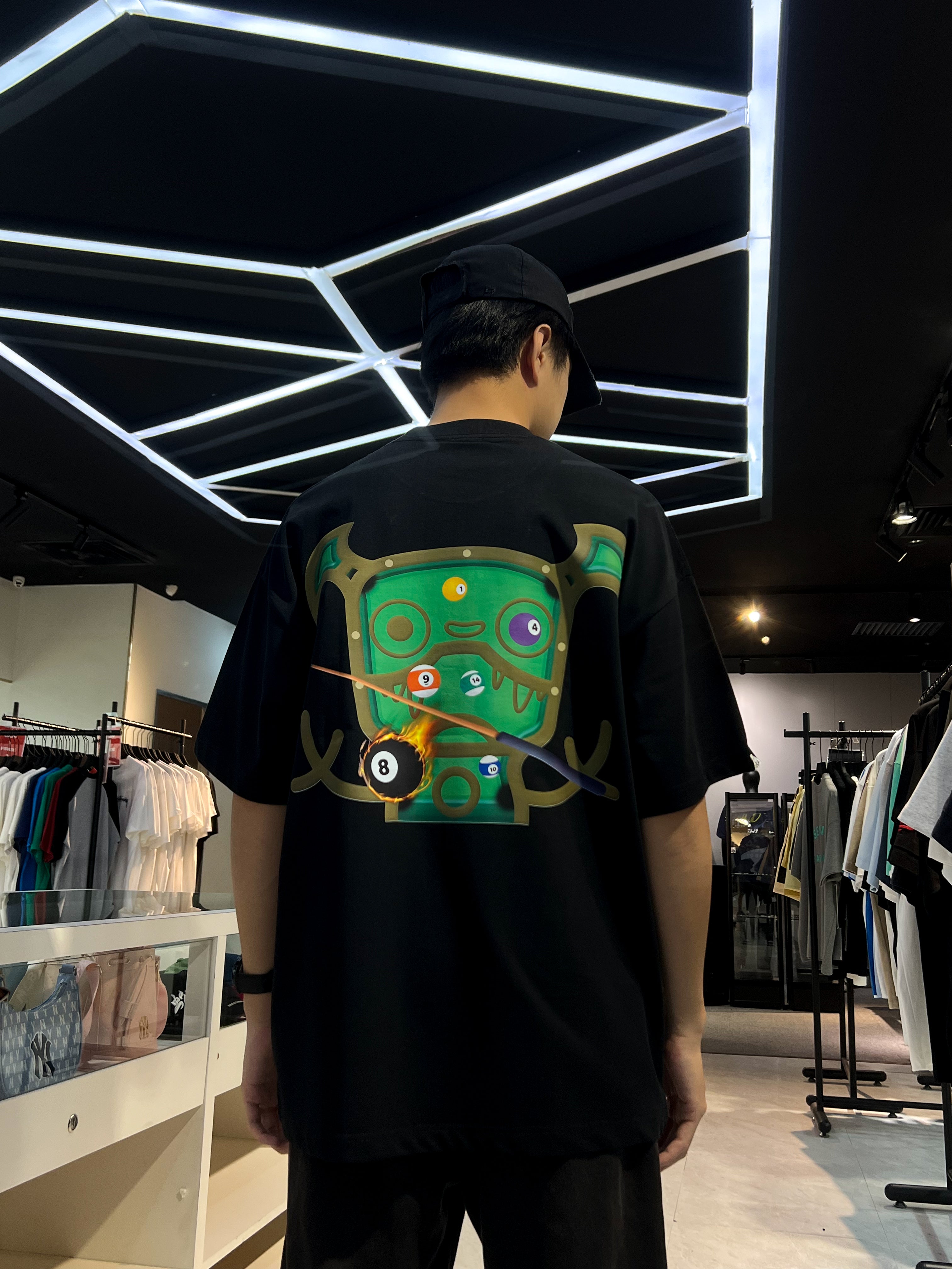MINDLESS 8 BALL LOGO TEE BLACK