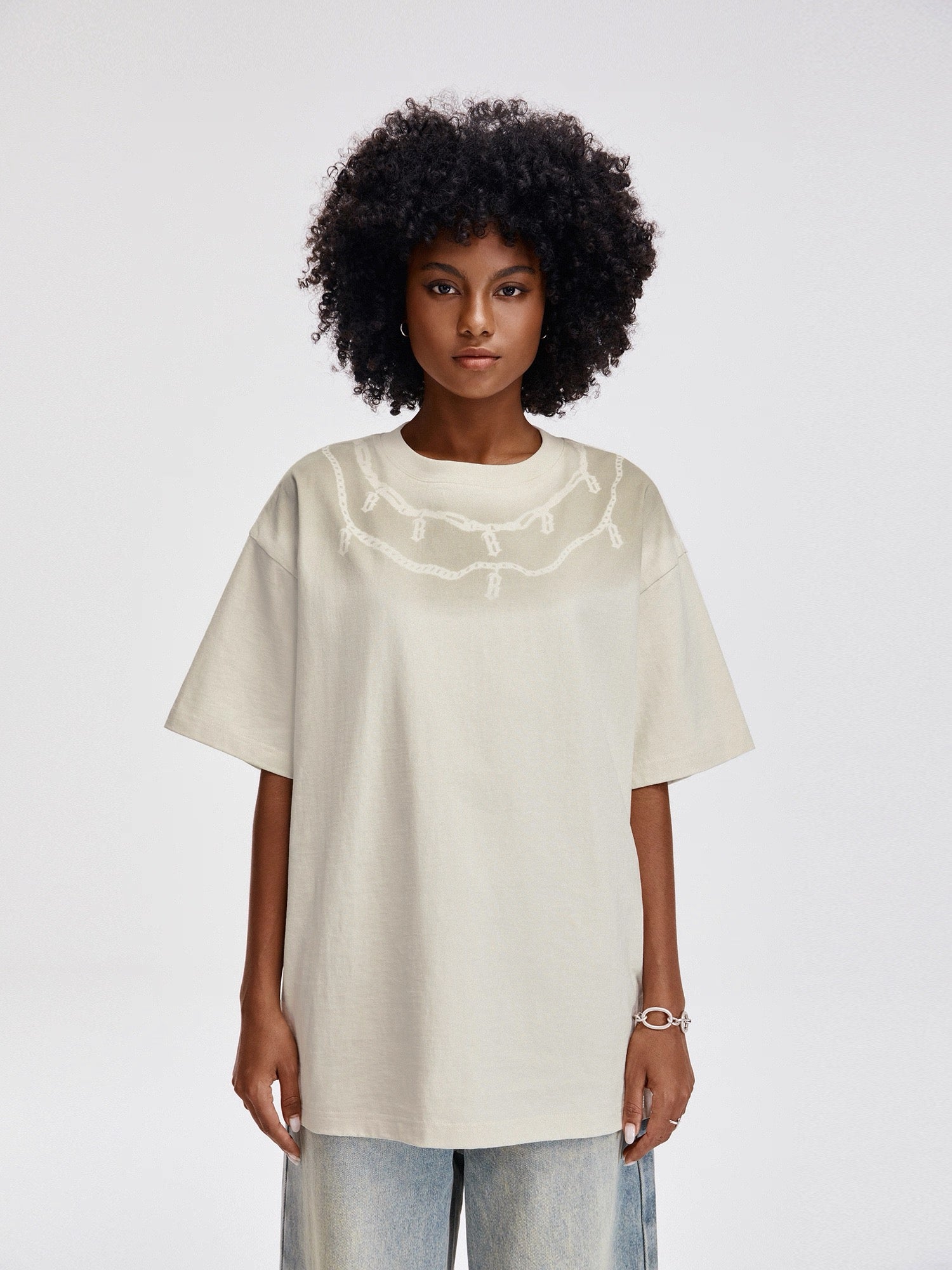 BONELESS CHAINS PRINTED CREAM WHITE TEE
