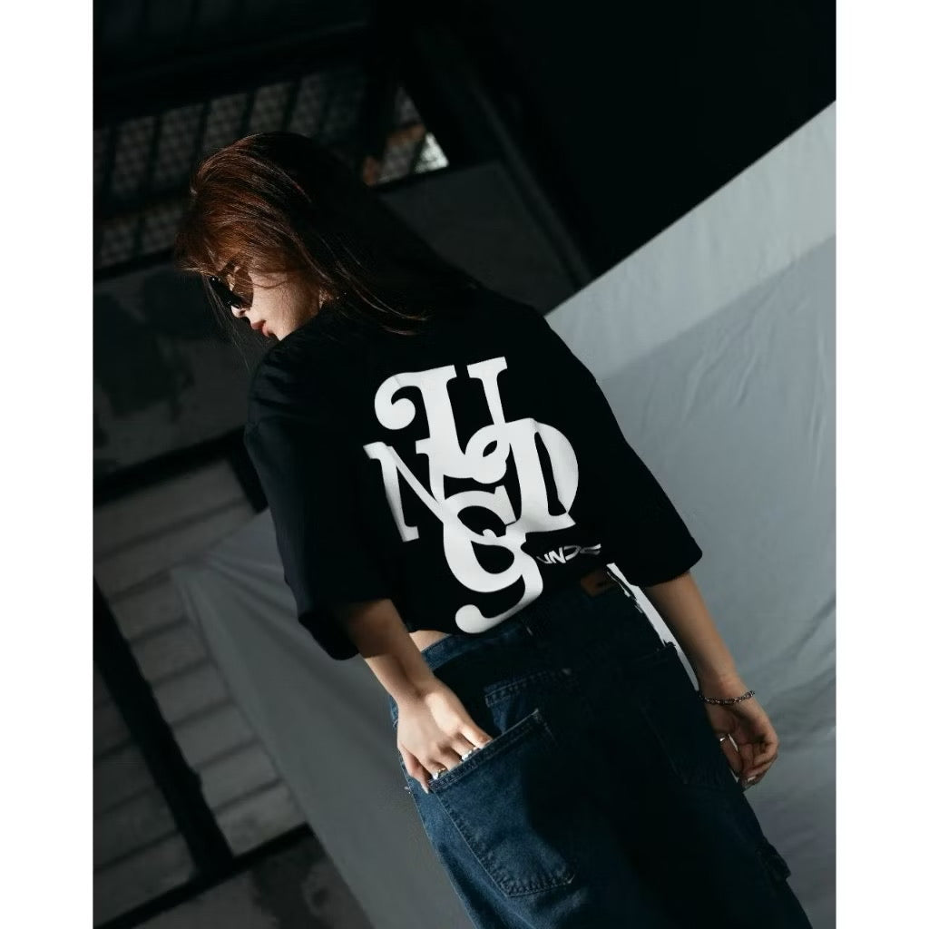 UNDG MONOGRAM BASIC TEE BLACK/WHITE LOGO
