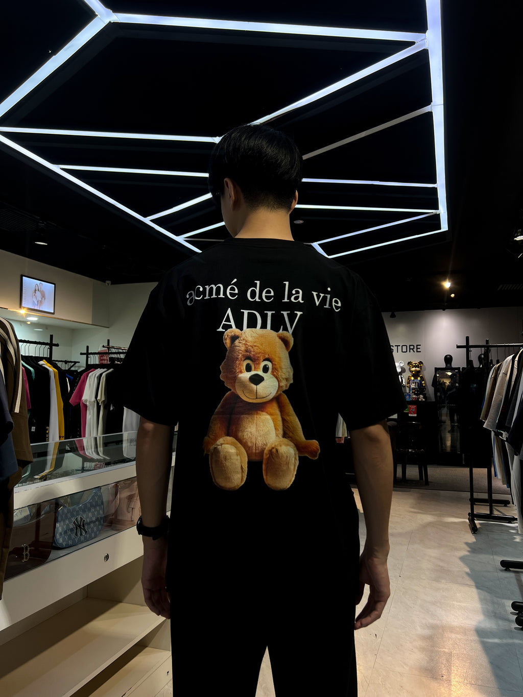 ADLV BASIC BEAR BLACK TEE