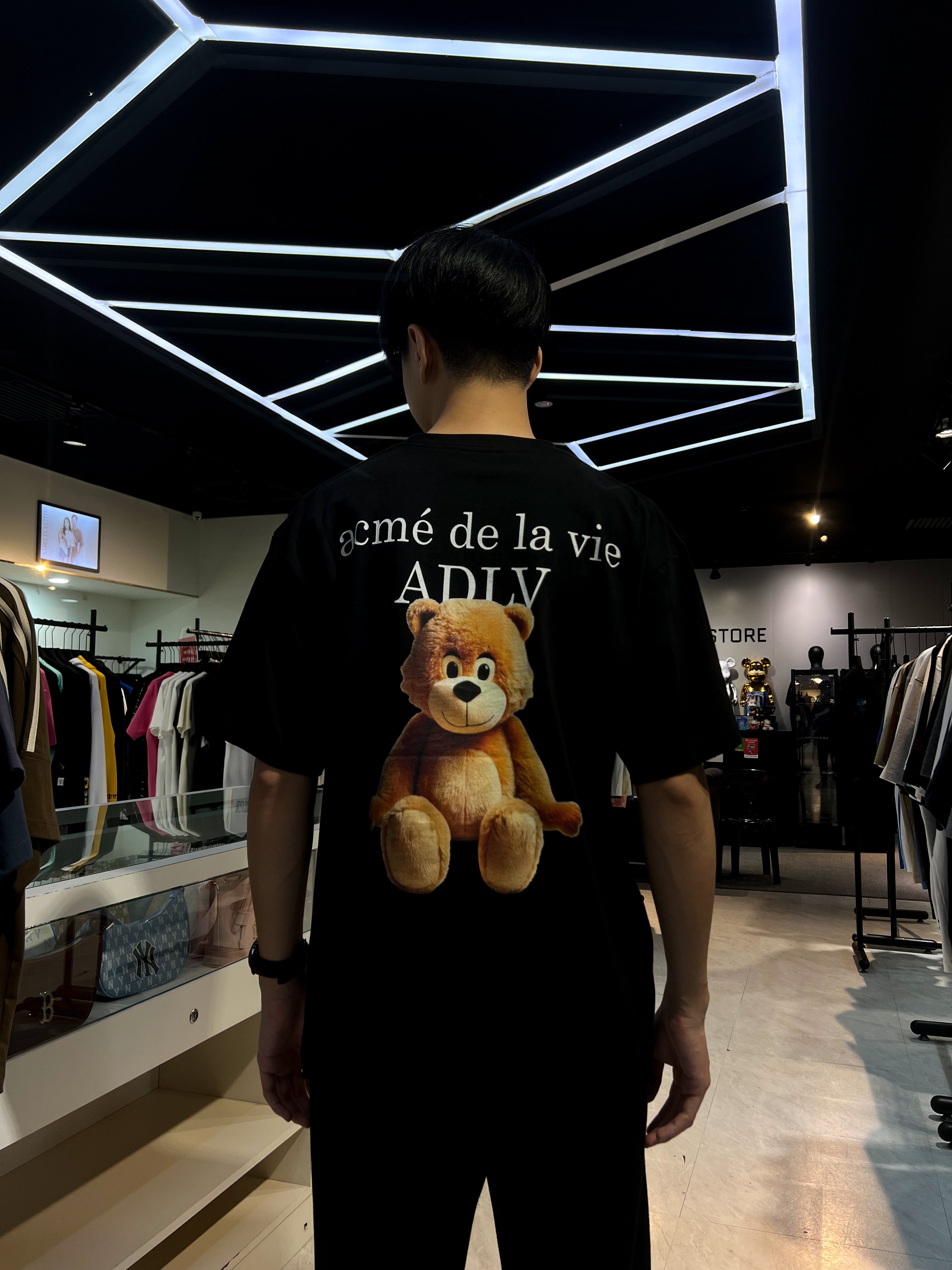 ADLV BASIC BEAR BLACK TEE