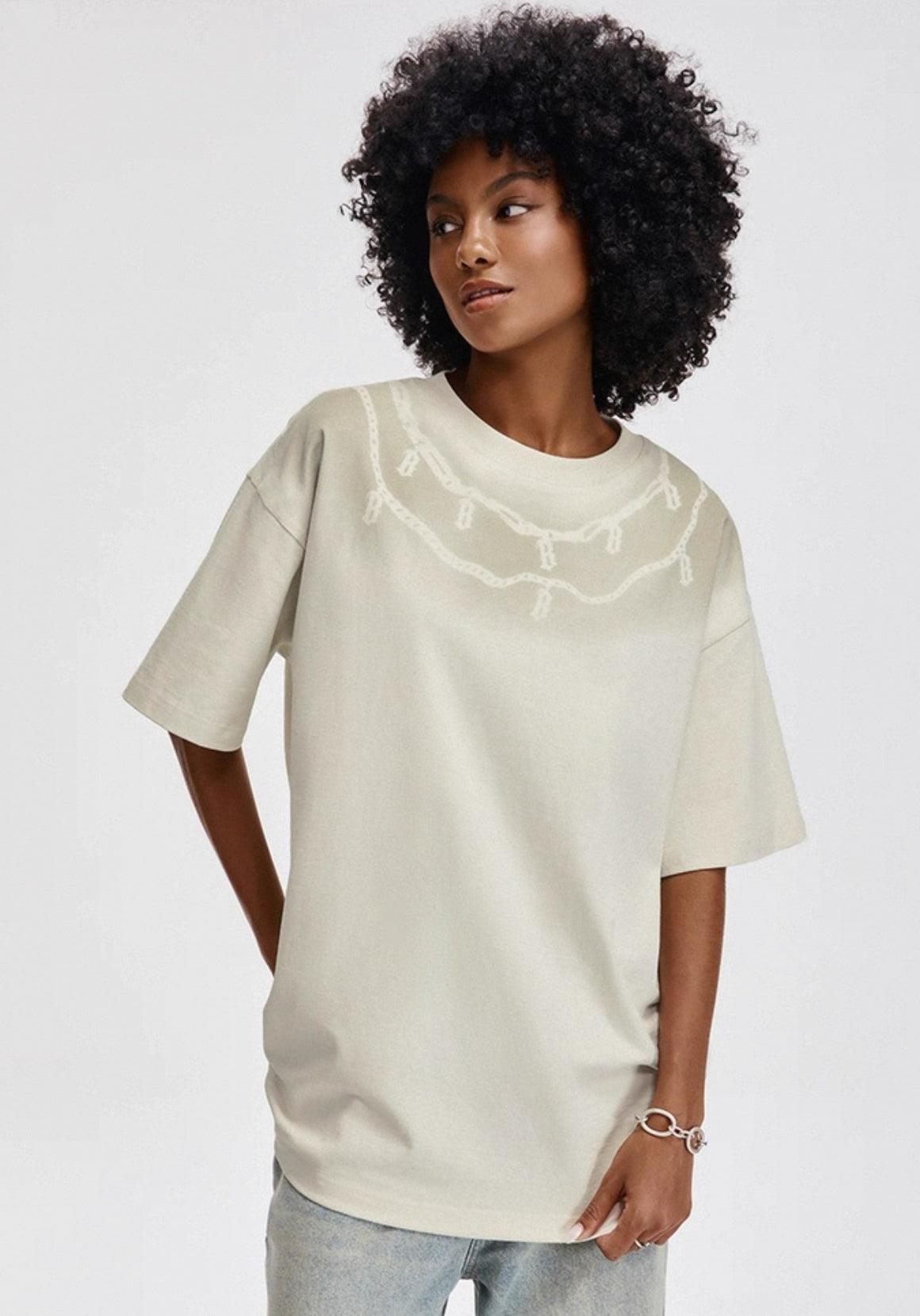 BONELESS CHAINS PRINTED CREAM WHITE TEE
