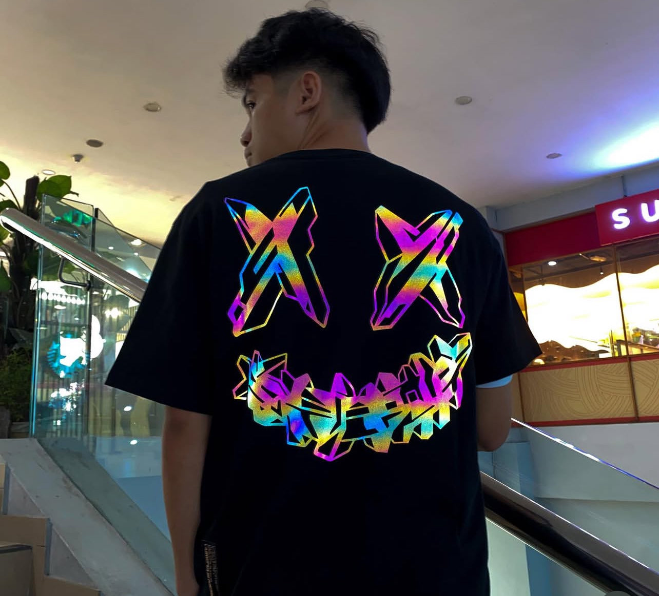 RICKYISCLOWN WHITE PRINT RAINBOW REFLECTIVE BLACK TEE
