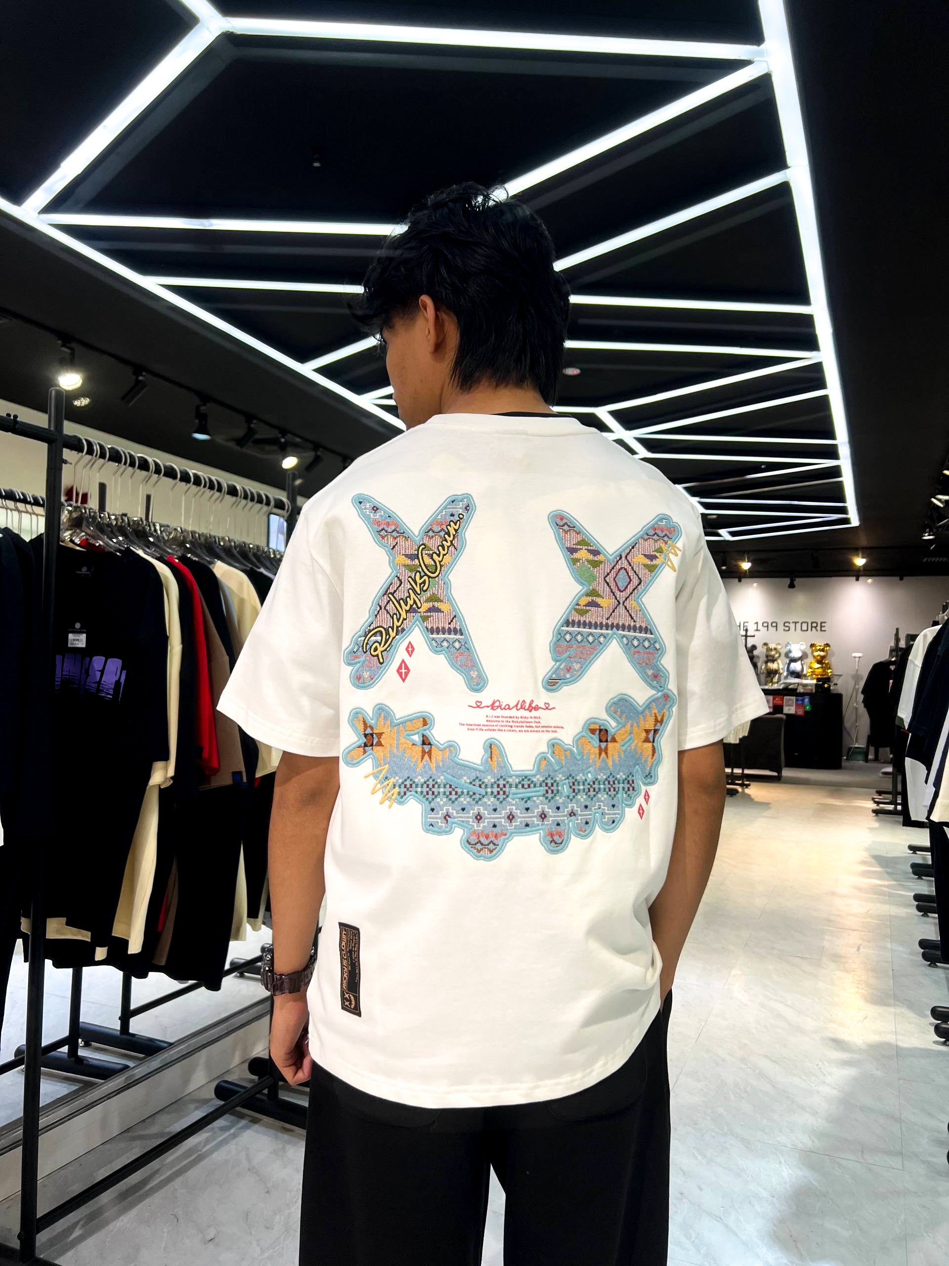RICKYISCLOWN BLUE BOHO EMBROIDERY WHITE TEE