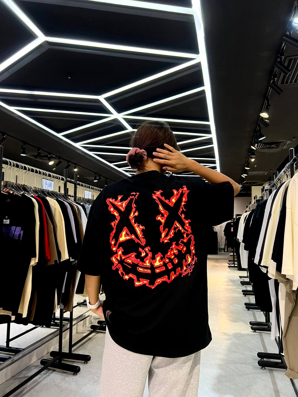 RICKYISCLOWN ORANGE FLAMES EMBROIDERY BLACK TEE
