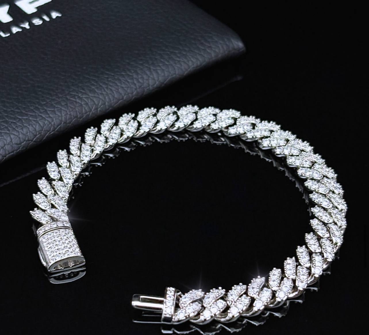 Iced-Out Prong Cuban Link Bracelet 8mm