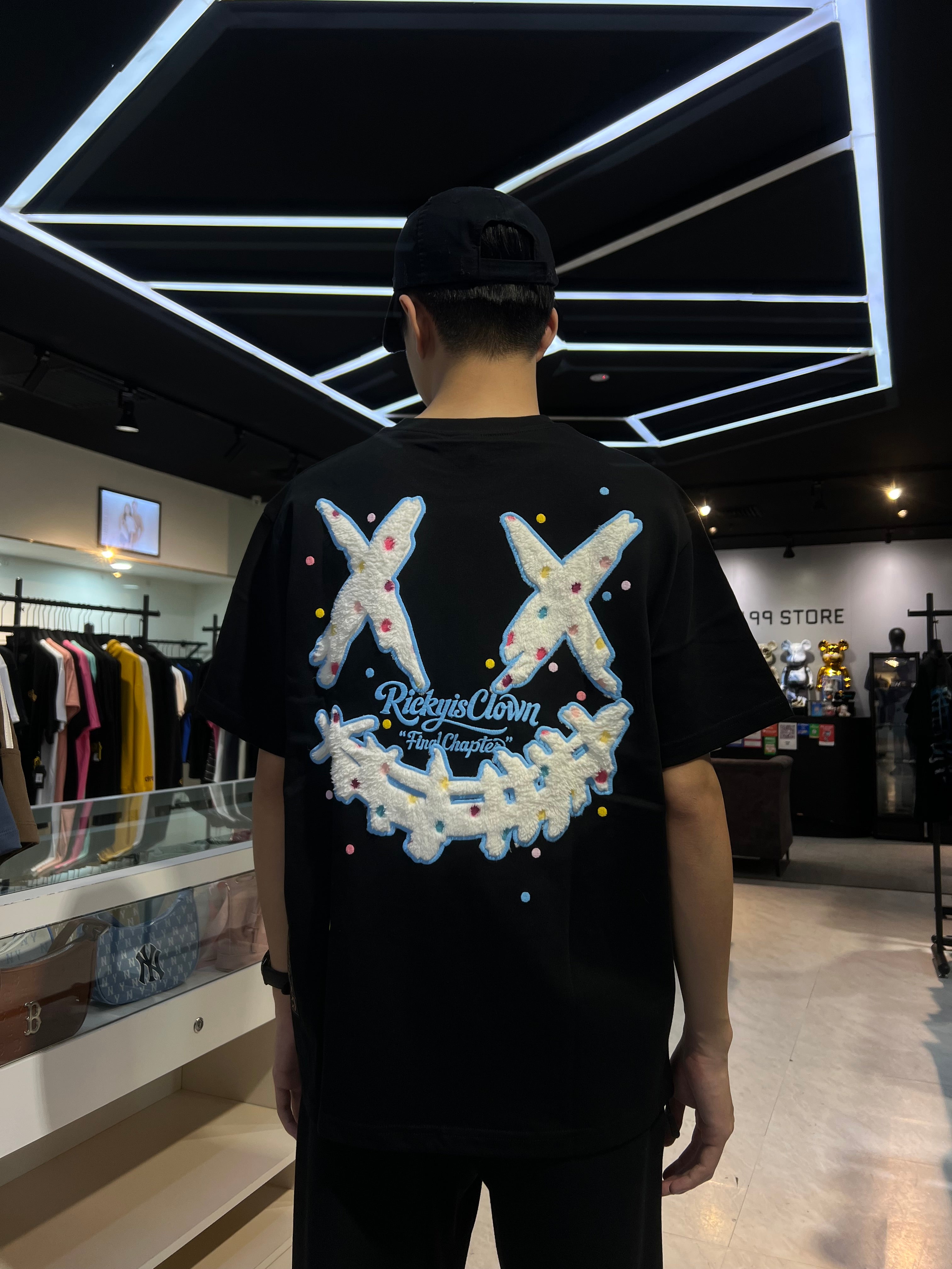 RICKYISCLOWN FURRY BLUE LINE COLOURED DOT CLOWN TEE BLACK