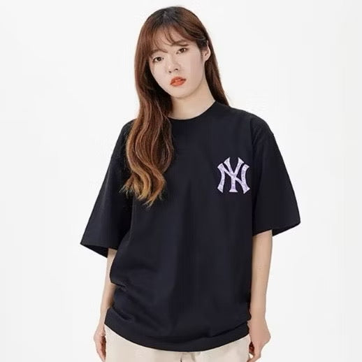 MLB PURPLE MONOGRAM LOGO BLACK TEE