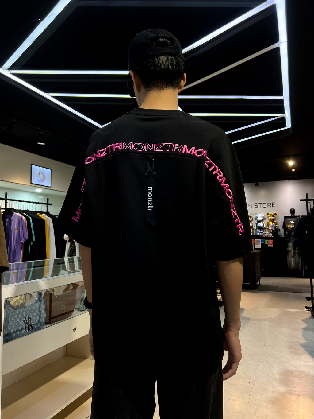 MONZTR ESSENTIAL STRAP TEE BLACK/PINK