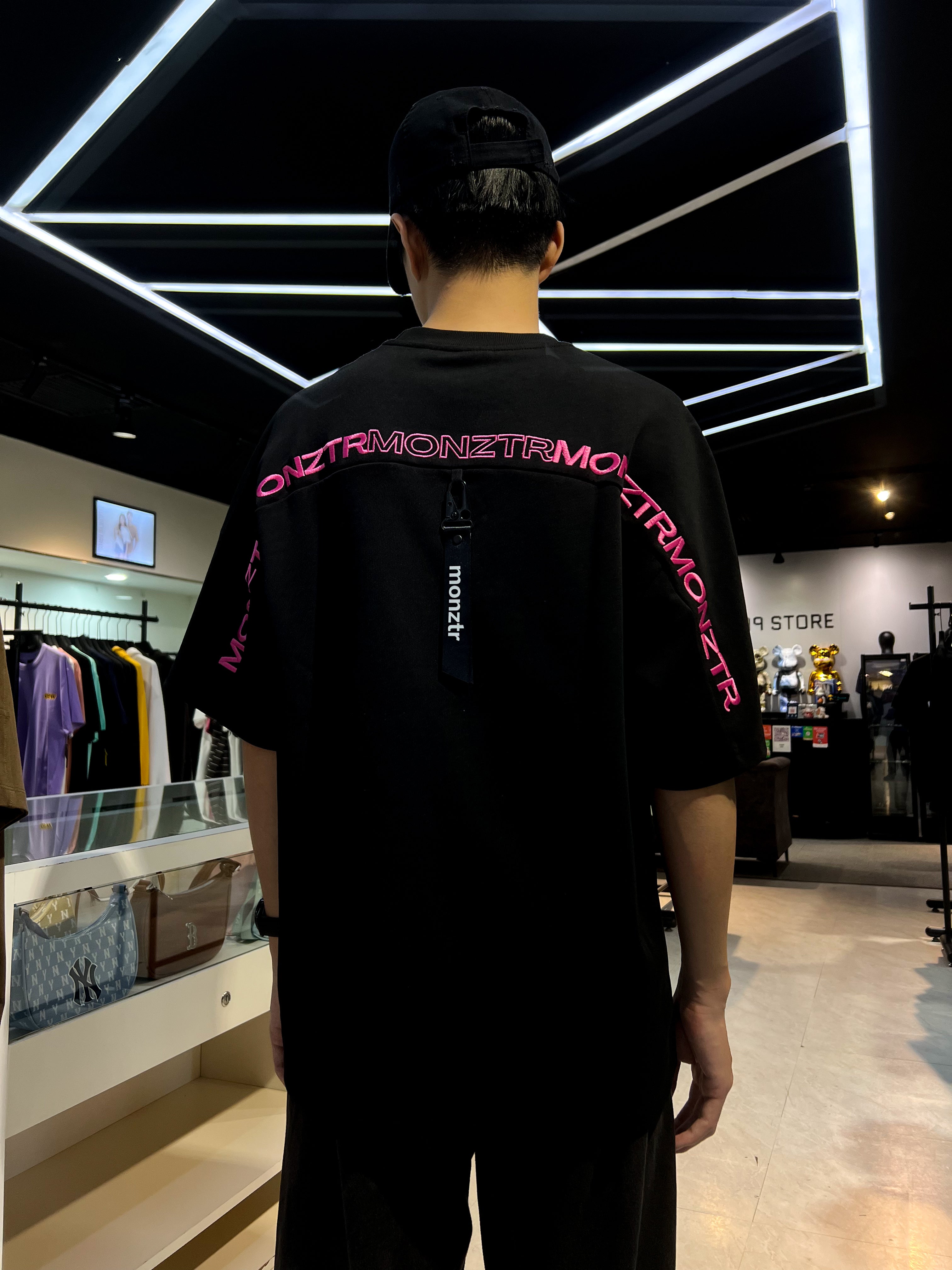 MONZTR ESSENTIAL STRAP TEE BLACK/PINK
