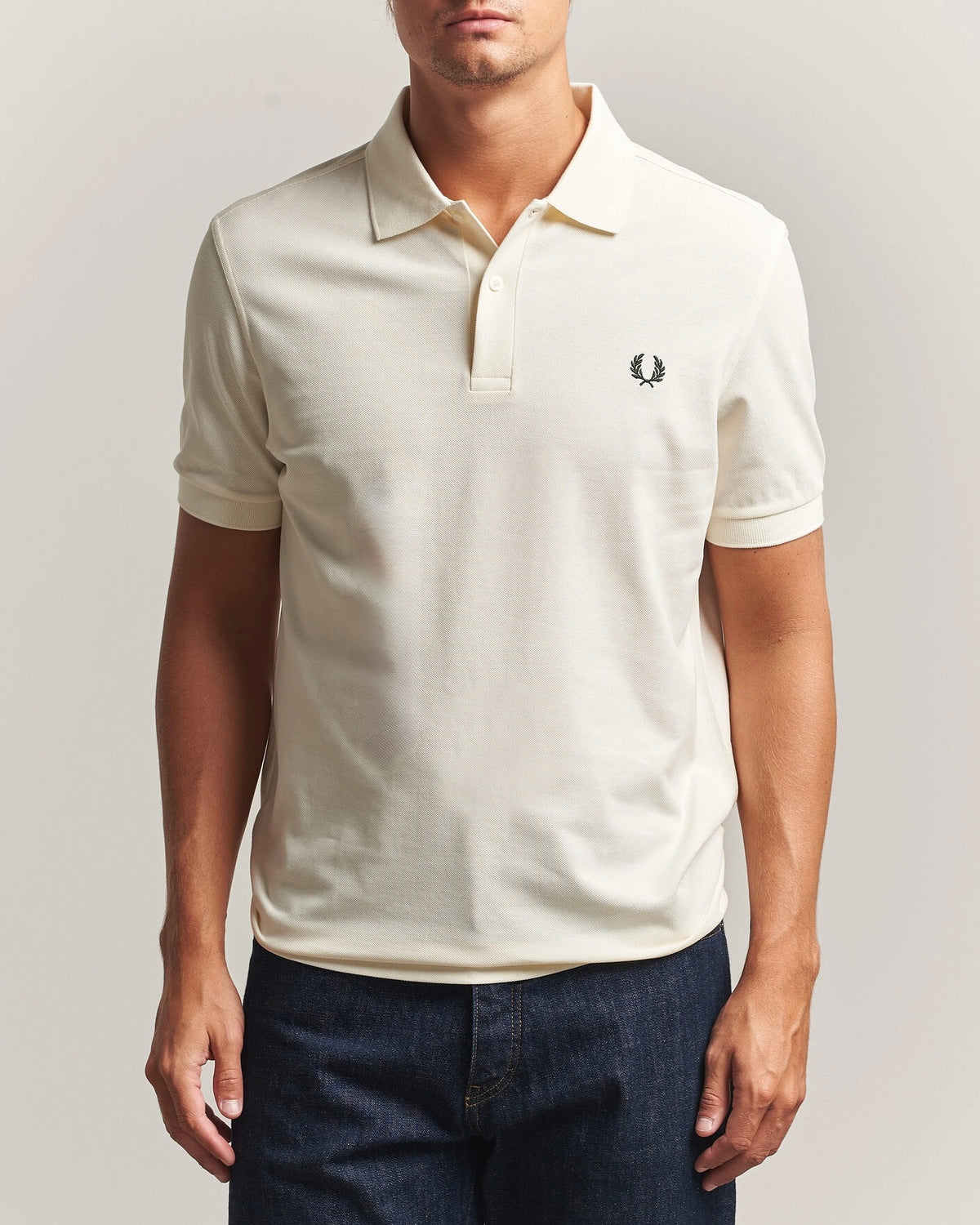 FRED PERRY (classic logo polo shirt) (cream tee, sliver logo)