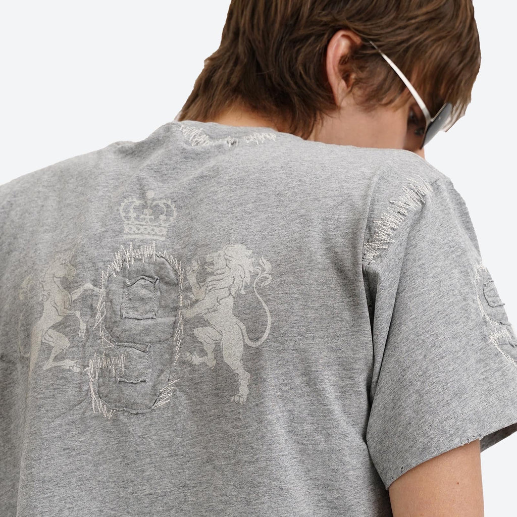 MASONPRINCE Distressed Badge T-shirt grey